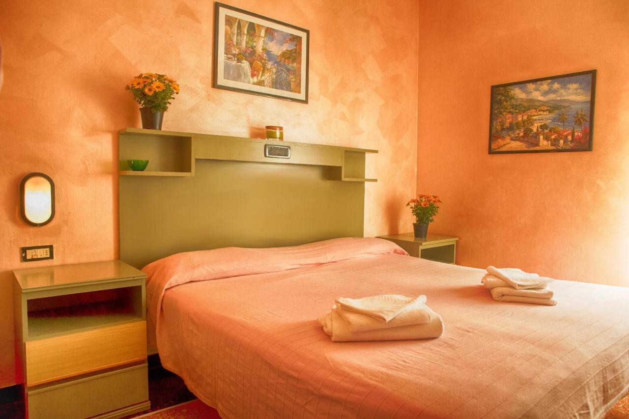 Hotel Della Piazzetta Varazze Eksteriør bilde